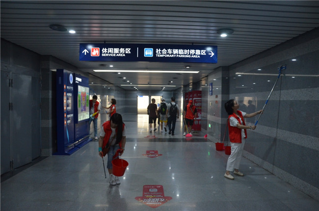 城投集團(tuán)開展“創(chuàng)衛(wèi)迎暗訪、全城大掃除”主題志愿活動(dòng)