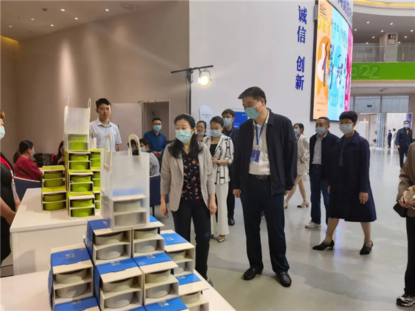 新理念、新時(shí)尚、新方式、新感受——德宇集團(tuán)舉行2022得雨活茶新品發(fā)布推廣會(huì)